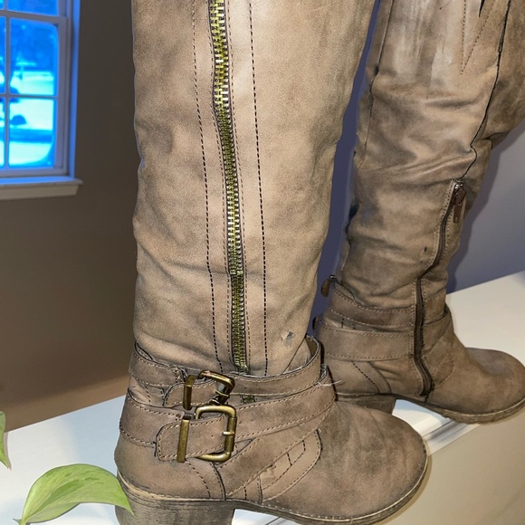 Tall lug heel Pull On Boot - Picture 4 of 9